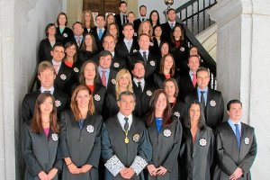 Los nuevos jueces de la 64 promoción, tras jurar ayer su cargo en el TSJA en Granadatyle>.