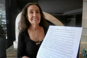 Eugenia Montero, ayer con una partitura de Padilla.e;clip:rect(