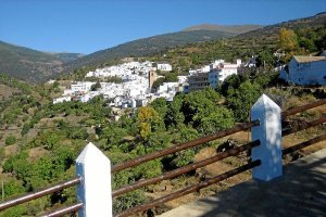 Bayárcal es un pequeño pueblo de la Alpujarra almeriense.e;clip