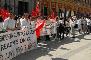 Protesta de Alpes ante el Palacio de San Telmo, en Sevilla, el pasado viernes.tyle>.apqj{p