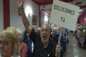 Protesta de un británico en Albox mostrada en el avance del programa de hoy.tyle>.apqj{pos