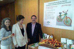 El delegado de Salud, Alfredo Valdivia, inaugura la semana saludable en la delegación.tyle