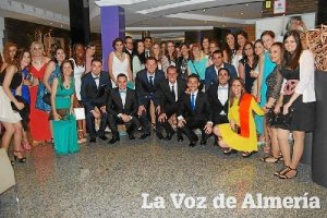 Algunos de los graduados.o,469px);}</