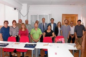 El diputado Amós García y el Alcalde de Berja, Antonio Torres, junto a los alumnos y monitores de es