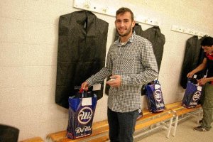 Aleix Vidal prepara la maleta para cambiar de airese;clip:rect(