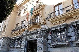 Sede de la Agencia Tributaria en Almeríax,auto,