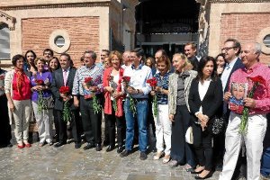Foto de familia en la Plaza del Mercadox,auto,a