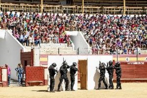 Ejercicio de la Policía Nacional durante la exhibicióne;clip:re