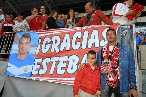 Con la pancarta de la afición.o,469px