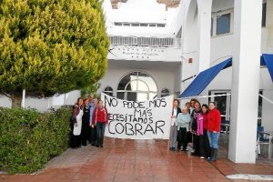 Los trabajadores en una de las protestas que hicieron el año pasado ante el hotel.tyle>.ap