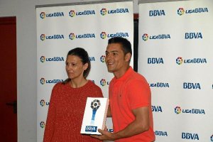 Francisco, recibiendo el premio de la LFP.x,aut