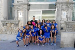 Las chicas del Comarca posan felices tras un nuevo título.e;cli