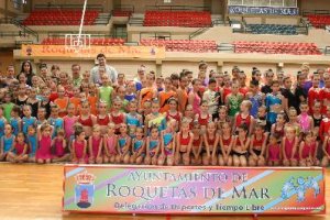 Foto de familia de las participantes de la Escuela deportiva.e;