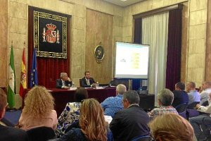 Andrés garcía lorca y José Mª Méndez ante alcaldes de la provincia.tyle>.apqj{position:abs