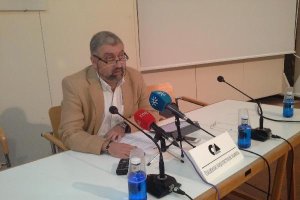 El decano del Colegio de Arquitectos, Javier Hidalgo, en rueda de prensa.tyle>.apqj{positi