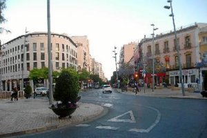 La Puerta de Purchena ofrecía este aspecto propio de un domingo cualquiera.tyle>.apqj{posi