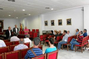 Reunión de agricultores en el ayuntamientox,aut