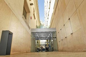 Acceso a la sede de la Delegación de Salud.x,au