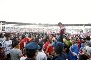 Locura al final del partidoo,469px);}