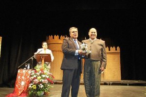 Cristóbal Cervantes y el hermano mayor.x,auto,a