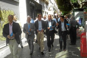 Comitiva popular en el Paseoo,469px);