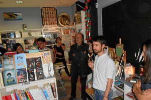 Antonio Cruz presentó su primer libro de relatos. e;clip:rect(4