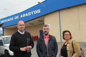 Izquierda Unida, ante el mercado central provisional.e;clip:rec