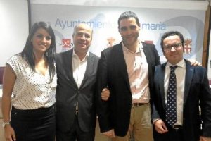 El equipo MEDAC con el concejal de Deportes, Juanjo Alonsoe;cli