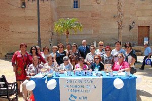 Mesa de la Asociación de Fibromialgia que estuvo en la Plaza Mayor de Vera.tyle>.apqj{posi