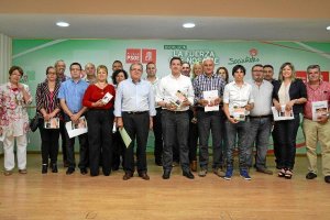 Representantes socialistas, hoy en rueda de prensae;clip:rect(4