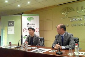 Pablo Berger, director de ‘Blancanieves’, y José Manuel Alba, de Unicaja, ayer.tyle>.apqj{