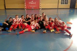 Las almerienses celebraron en la pista de Loja la clasificación.tyle>.apqj{position:absolu