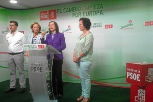 Rosa Aguilar, en su comparecencia junto a dirigentes socialistastyle>.apqj{position:absolu