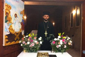 El padre Adrián en la basílica de Las Salinas. 