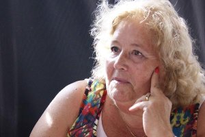 La escritora vuelve, cuando puede, a su barrio. e;clip:rect(469