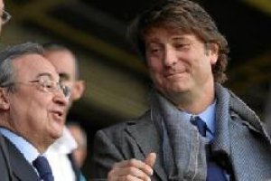 Los presdientes de Real Madrid y Valladolid siempre se llevaron bien.tyle>.apqj{position:a