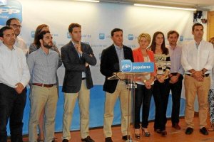 Parte del Comité de Campaña reunido ayer en la sede del Partido Popular.tyle>.apqj{positio