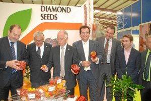 El alcalde de Níjar y el presidente de la Diputación (ambos en el centro) inauguran hoy ExpoLevante<