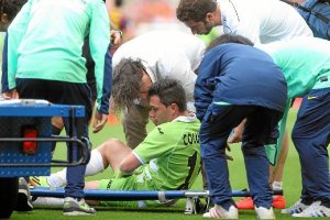 Adrián Colunga caía lesionado en el Camp Nou.x,