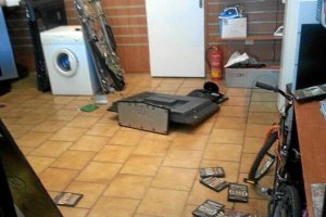 Destrozos en el establecimientoo,469p