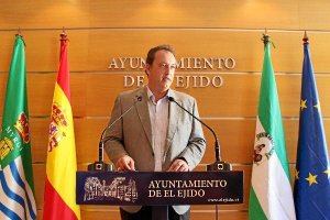 El concejal  José Francisco Rivera, durante su intervención de ayer.tyle>.apqj{position:ab