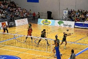 Unicaja no se rinde y peleará la décima Superliga.e;clip:rect(4