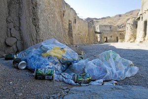 La basura comienza a hacer acto de presencia en el gueto construido en el paraje de El Chorrillo.</t