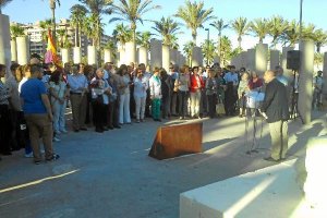 Asistentes al acto de ayero,469px);}<