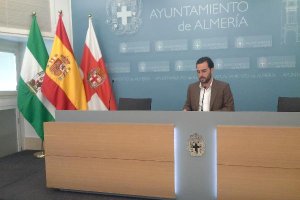 El concejal Carlos Sánchez en rueda de prensa.x