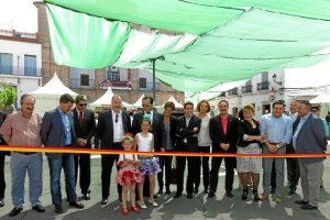 La feria del vino se inauguraba ayer con la presencia de delegados y diputados provinciales.</title>