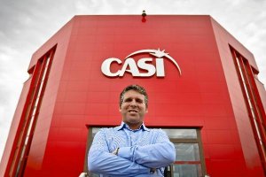 Andújar ante la sede central de la cooperativax