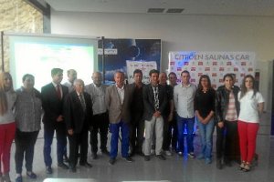 Alcalde de Huércal, concesionario de Citröen Salinas Car, y otras personalidades.tyle>.apq