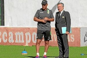 El presidente bético junto al entrenador, Gaby Calderón.e;clip: