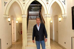 Las reuniones las ha mantenido en el Hotel Catedral e hizo un alto en el trabajo para hablar con LA 